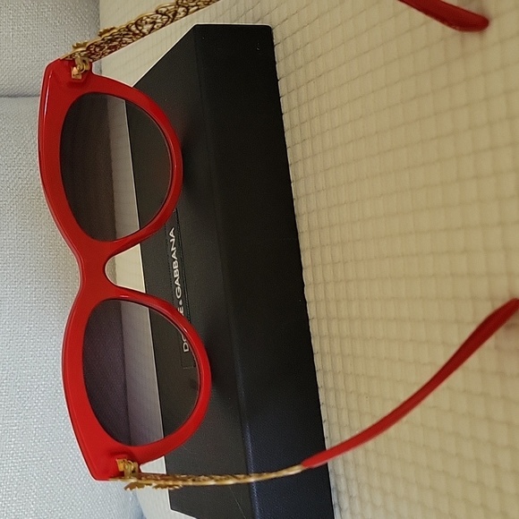 Dolce& Gabanna Sunglasses - Picture 12 of 15